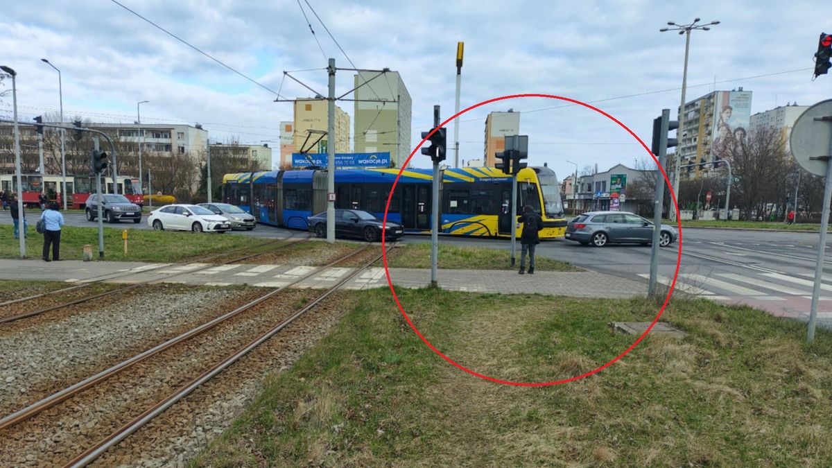 Tramwaj wyjechał z torów w Toruniu