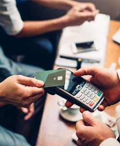 Płacił kartą zmarłego ojca. Grozi mu do 10 lat więzienia