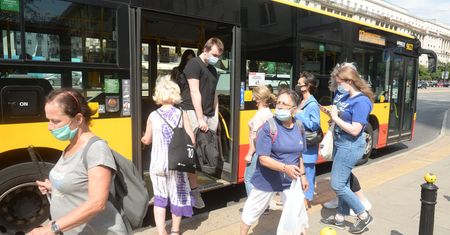 Maseczki są obowiązkowe prawie w całej Europie. Kary za brak - nawet tysiąc euro
