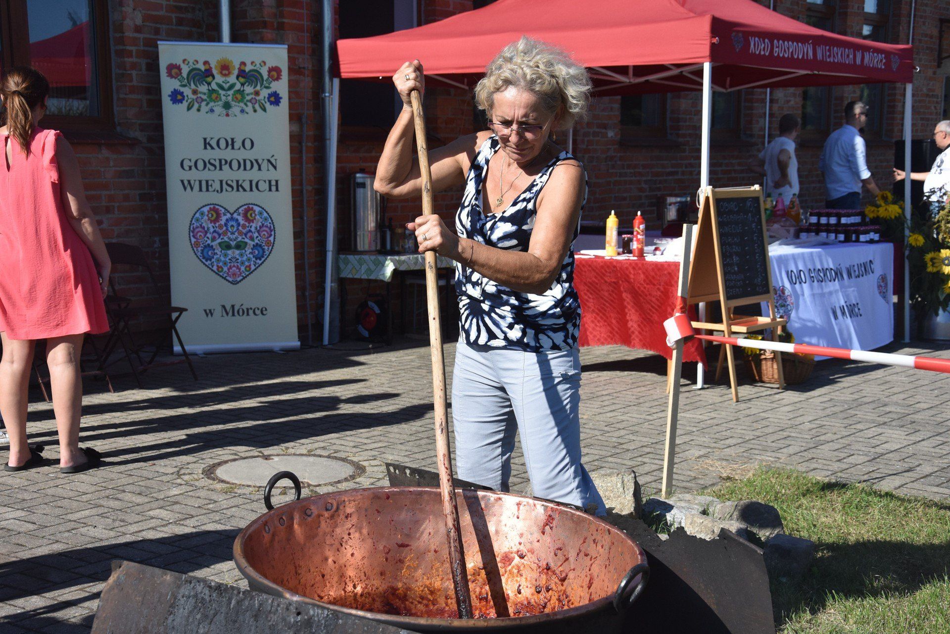 Śliwkowe Love, czyli wielkie smażenie powideł w Mórce. Panie z miejscowego Koła Gospodyń Wiejskich mają swój sposób na śliwkowe przetwory