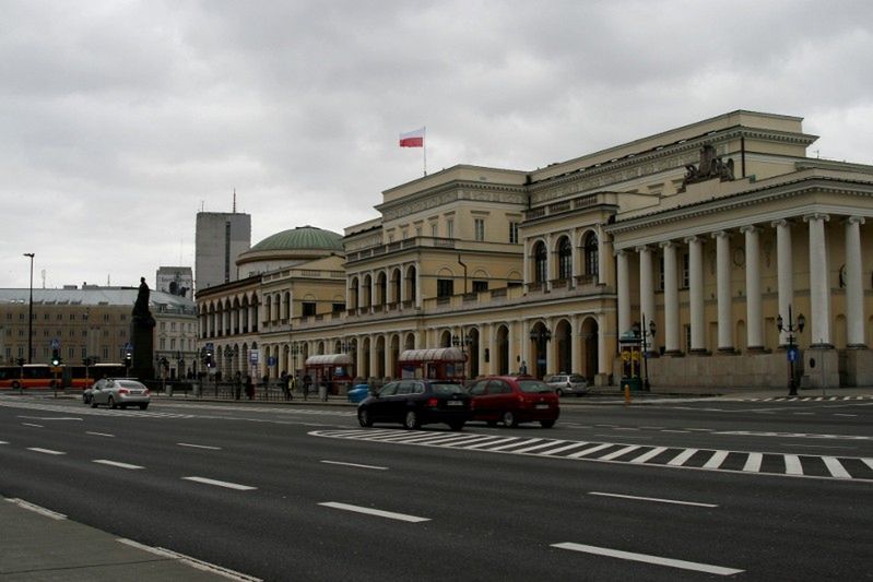 Warszawa prywatyzuje i likwiduje miejskie spółki