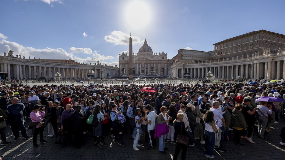 ROME, LAZIO, ITALY - 2025/04/25: Vatican City, St. Peter's Basilica, thousands of faithful waiting to give the last farewell to Pope Francis, he is dead monday after a cerebral stroke. (Photo by Salvatore Laporta/KONTROLAB/LightRocket via Getty Images)