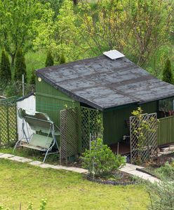 Tego na działkach robić nie wolno. Grozi mandat do 1,5 tys. zł