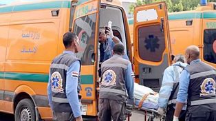 Tragiczny wypadek w Egipcie. Turysta wyskoczył z auta i został potrącony przez autobus
