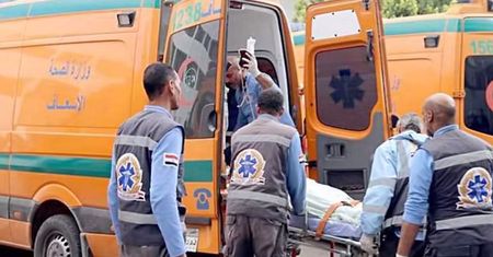 Tragiczny wypadek w Egipcie. Turysta wyskoczył z auta i został potrącony przez autobus