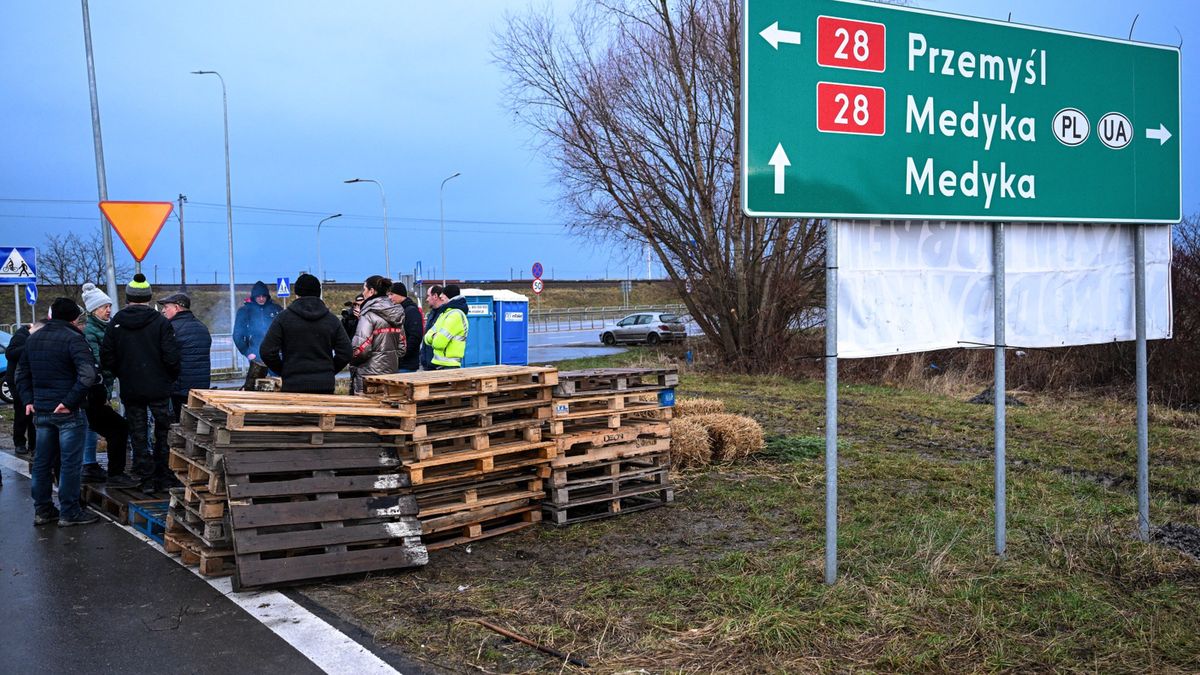 Rolnicy z "Oszukanej wsi" wznowili protest na granicy z Ukrainą