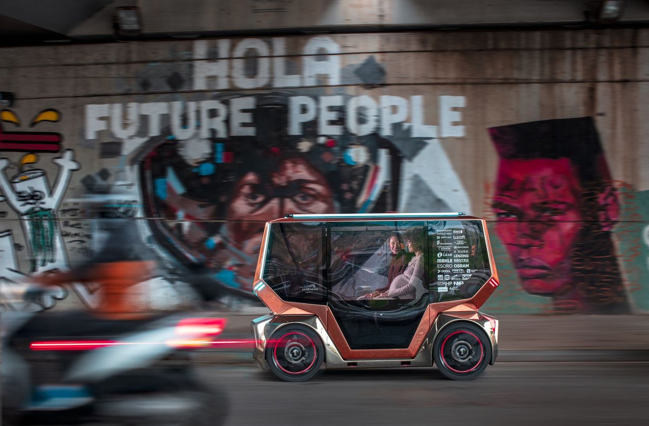 Wydaje się, że przyszłość motoryzacji to przeszklone pudełka bez kierownicy. (fot. materiały prasowe)