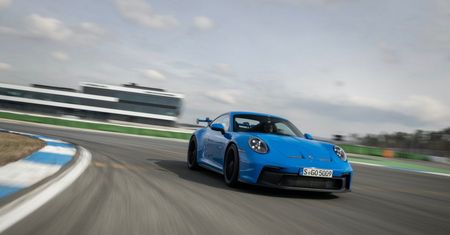 5000 km z prędkością 300 km/h. Nowe 911 GT3 zdało egzamin na torze