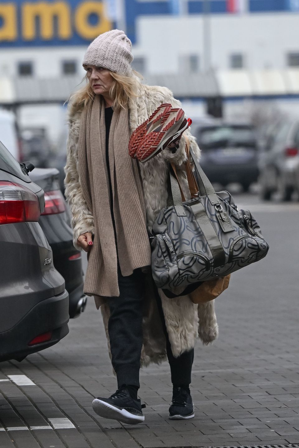 Naturalna Grażyna Szapołowska maszeruje na trening do "TzG"