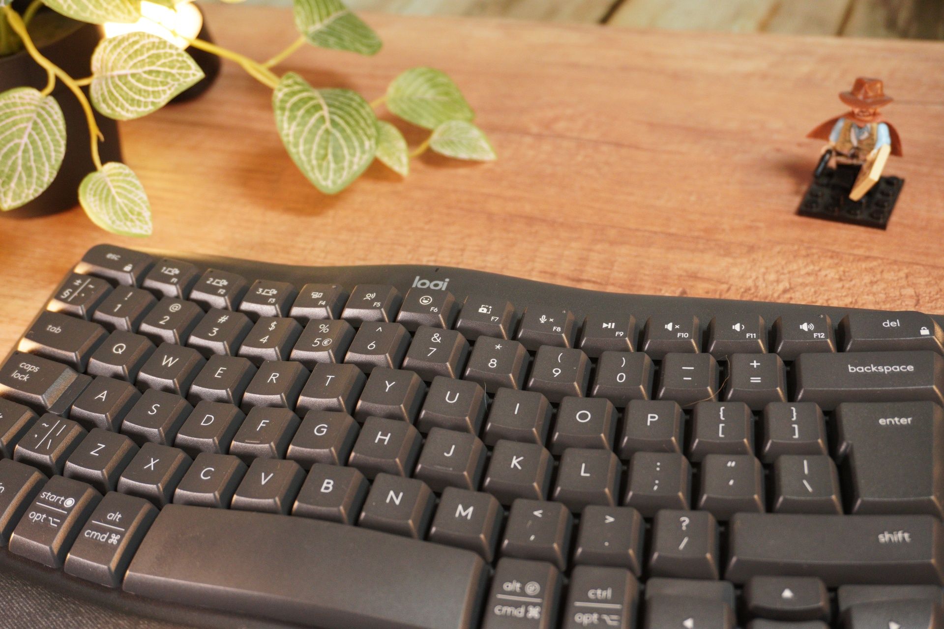 Logitech Wave Keys z góry