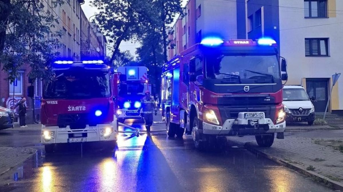 Pożar w Mysłowicach. Spłonęło mieszkanie, dwie osoby w szpitalu