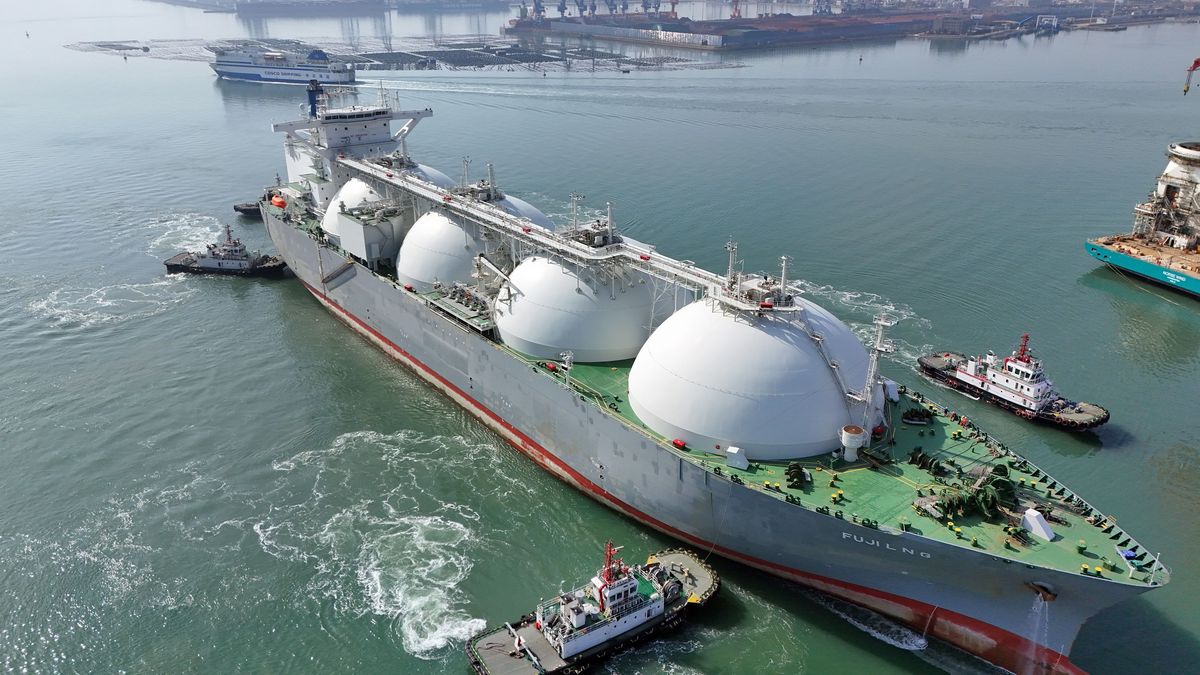 YANTAI, CHINA - FEBRUARY 14 2025: A Fuji LNG tanker sails into the port in Yantai in east China's Shandong province Friday, Feb. 14, 2025. China has retaliated with new tariffs on US imports, including a 15 percent tariff on US liquified natural gas. (Photo credit should read TANG KE / Feature China/Future Publishing via Getty Images)