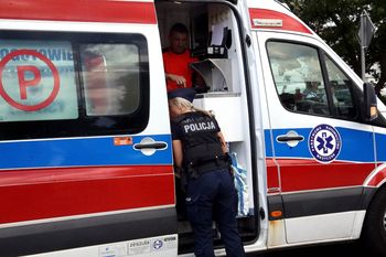 Potrącenie na przejściu dla pieszych w Rakoniewicach. 73-latka w szpitalu