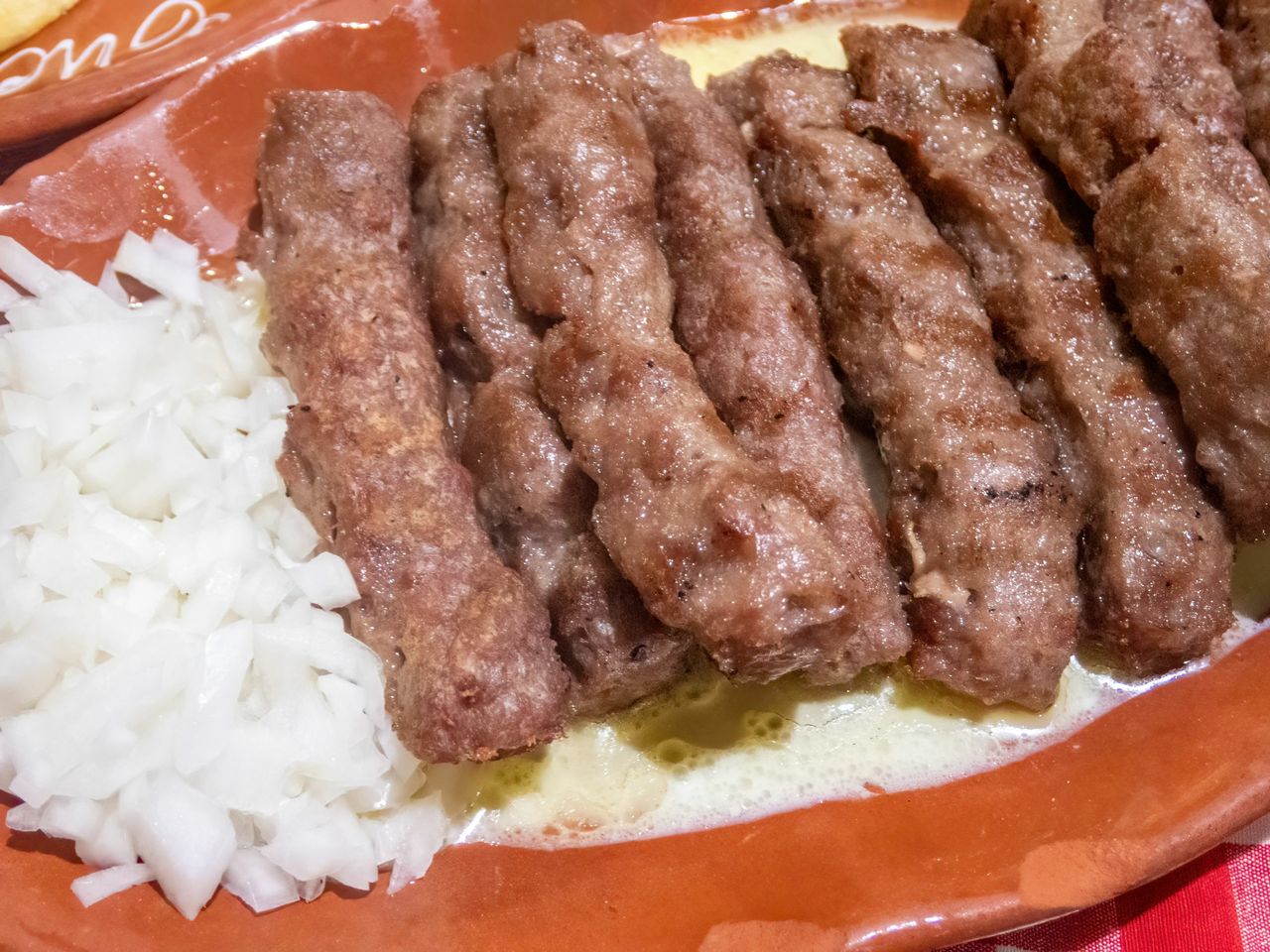 Żadna kiełbasa czy karkówka. Na grillu kładę bałkańskie ćevapi