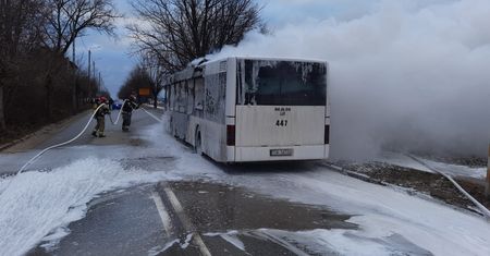 Pożar miejskiego autobusu w Skarżysku-Kamiennej. Autobus doszczętnie spłonął