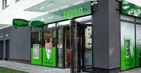 Otworzył "fałszywą Żabkę". Sieć reaguje