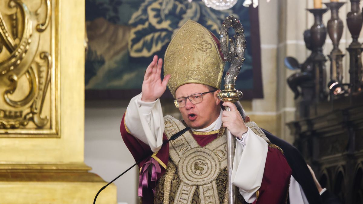 Cardinal Grzegorz Rys blesses people during an ingress ceremony and holy mass at Wawel Cathedral in Krakow, Poland on December 20th, 2025. Pope Leo XIV appointed Cardinal Grzegorz Rys as Metropolitan Archbishop of Krakow. (Photo by Beata Zawrzel/NurPhoto via Getty Images)