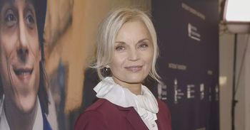Małgorzata Foremniak na czerwonym dywanie. Postawiła na żabot. Klasa