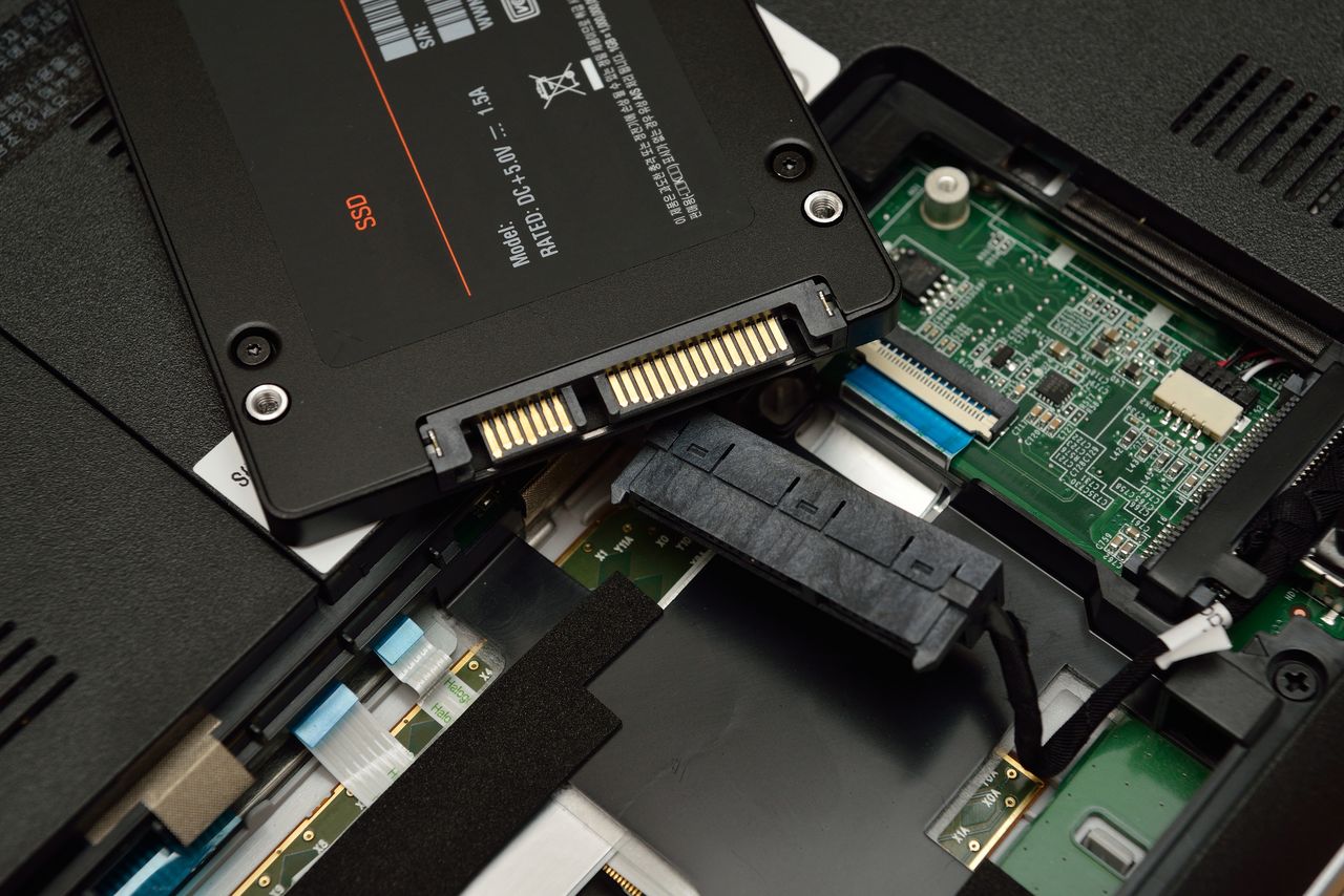 Wykryto krytyczne luki w szyfrowaniu dysków SSD. Popularne modele nie są bezpieczne
