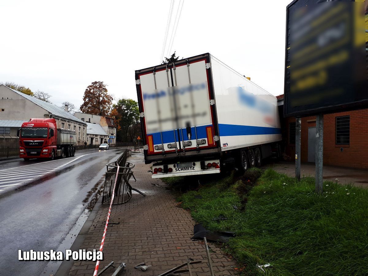 Lubuskie. Kierowca tira wjechał w budynek marketu 