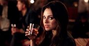 Mila Kunis reklamuje whiskey!