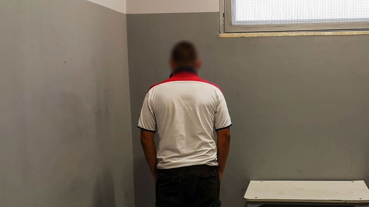 38-latek trafił do policyjnego aresztu.