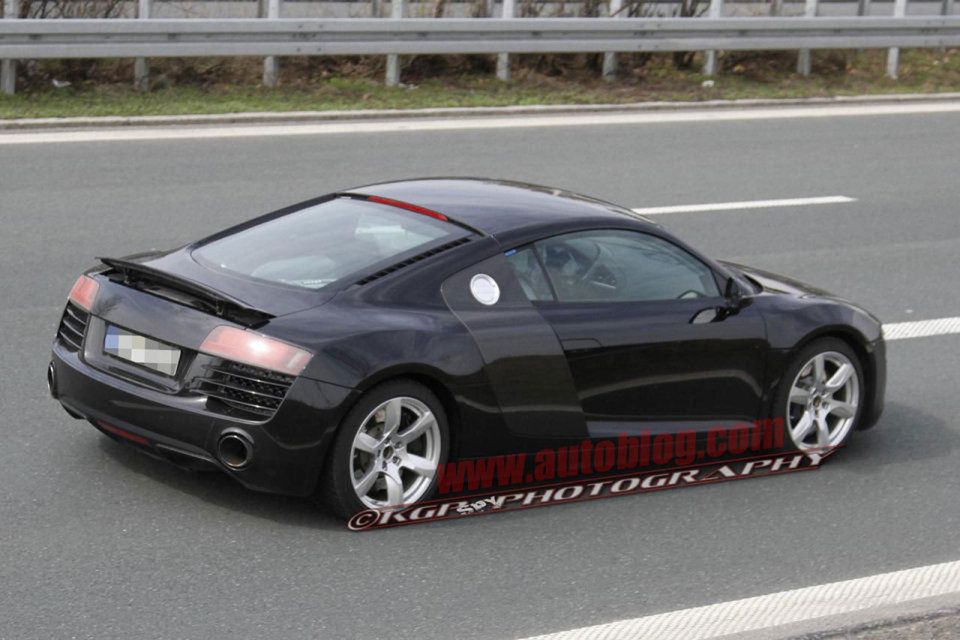Audi R8 (2013) - zdjęcie szpiegowskie (źródło: Autoblog via KPG Photography)