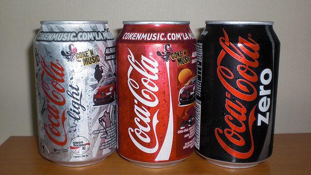 Co z puszką Coli zrobi znudzony korpoludek? [wideo] 1