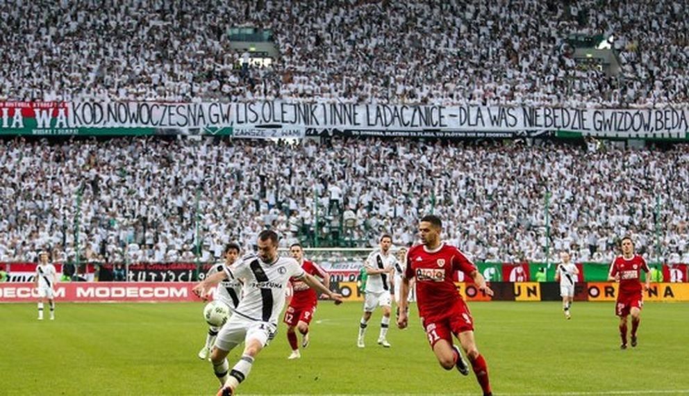 "Lis i Olejnik na szubienice". Nie będzie śledztwa w sprawie transparentu na stadionie Legii