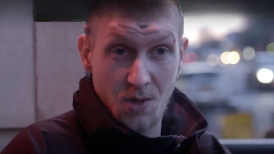 Ma 16 dzieci z 15 kobietami. Zanim skończył 20 lat, był już ojcem 6