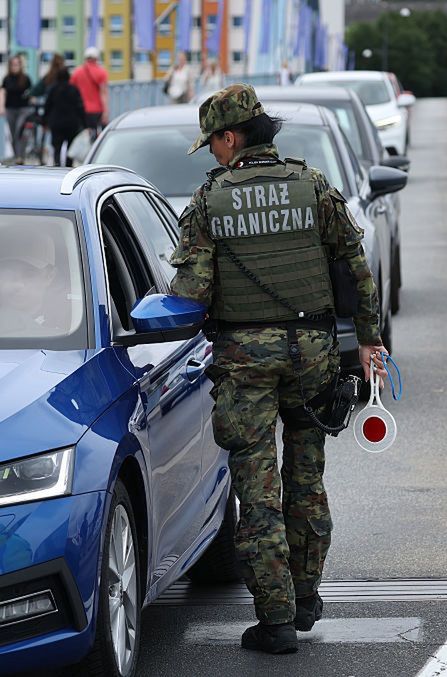 12 tys. osób skontrolowanych na granicy. 10 osób nie wpuszczono