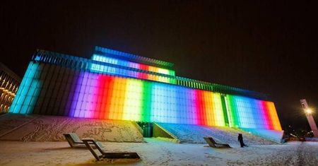 Wieczorne próby oświetlenia multimedialnej fasady Centrum Spotkań Kultur [ZDJĘCIA]