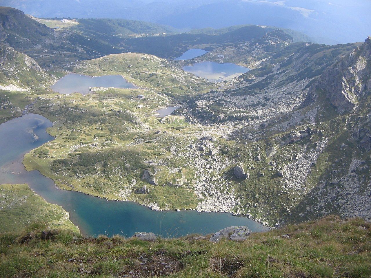 Siedem Rilskich Jezior w masywie Riła (Bułgaria) to typowy przykład jezior polodowcowych