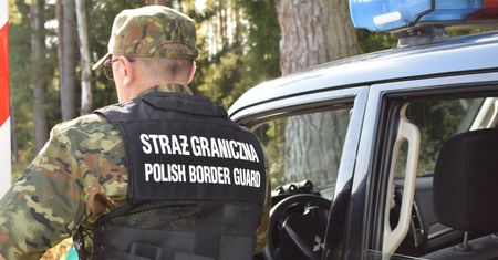 Dramat na granicy. Przerzucili ją "jak worek ze śmieciami". Poroniła