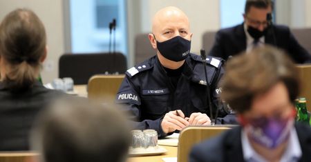 Nagrody w policji. Tak komendant główny ukrywa wysokość bonusów