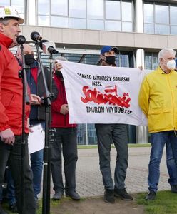 Katowice. Samochodowy protest związkowców Taurona. Spowolniony ruch na Chorzowskiej