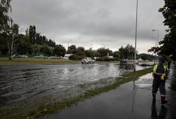 Deszcz zalał Warszawę. Nieczynne dwie stacje metra, sporo utrudnień na ulicach