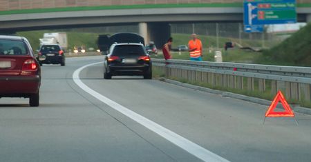 Jak postępować w przypadku awarii samochodu na autostradzie? Możesz więcej niż myślisz