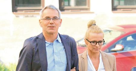 Janowski wszedł z Moniką do przymierzalni...