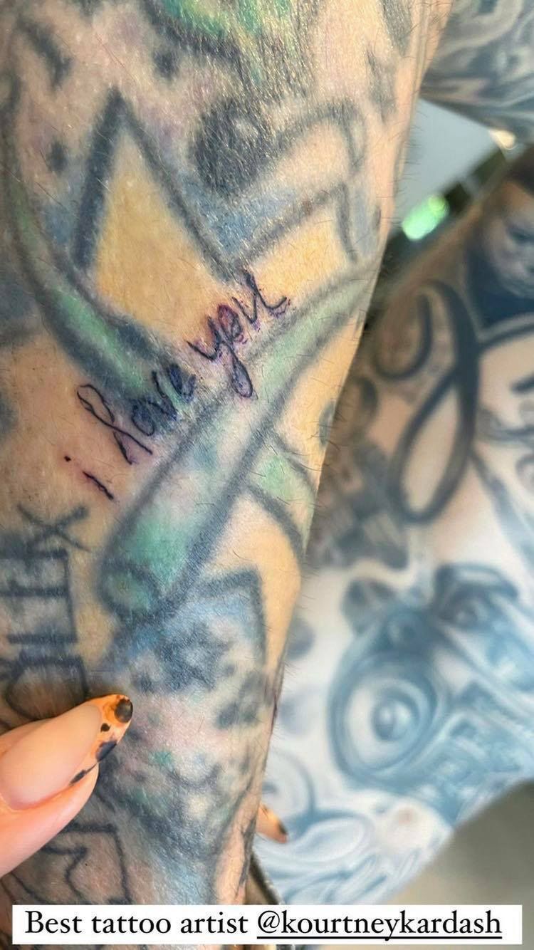 Nowy tatuaż Travisa Barkera