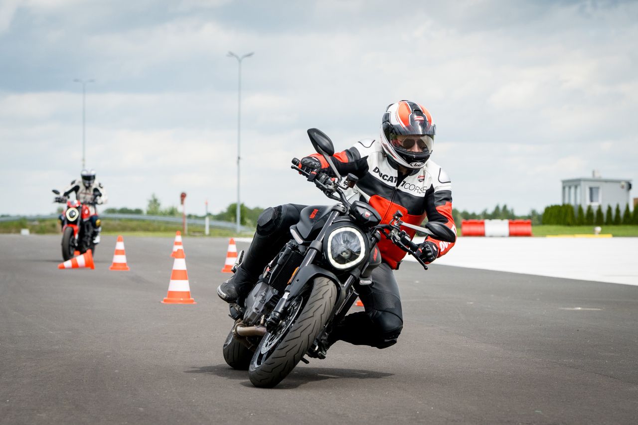 Nowy Ducati Monster sięga do korzeni. Wystarczy się przejechać, żeby zrozumieć