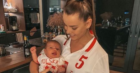 Narzeczona Jana Bednarka chwali się luksusowym życiem WAG, pozując na pokładzie PRYWATNEGO SAMOLOTU (FOTO)