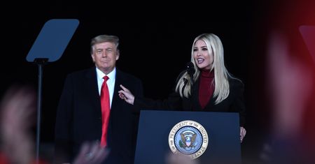 Oskarżył Trumpa: "Szokująco lubieżnie mówił o córce Ivance". Nie wszyscy wierzą