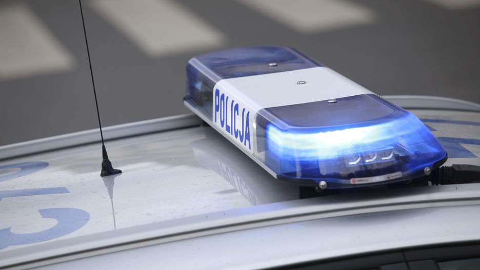 Demonstracja  pracownikow resortu sprawiedliwosci
Warszawa, 05.03.2019. Protest pracownikow sadow i prokuratur.,Image: 436521717, License: Rights-managed, Restrictions: , Model Release: no, Credit line: Andrzej Hulimka / Forum
Andrzej Hulimka / Forum
manifestacja, ministerstwo sprawiedliwosci, sadownictwo, sady, prokuratury, resort, pracownicy, wynagrodzenie, przejscie dla pieszych, pasy, policja, radiowoz, samochod, kogut, sygnalizacja swietlna, napis, policyjny, sygnal, na sygnale