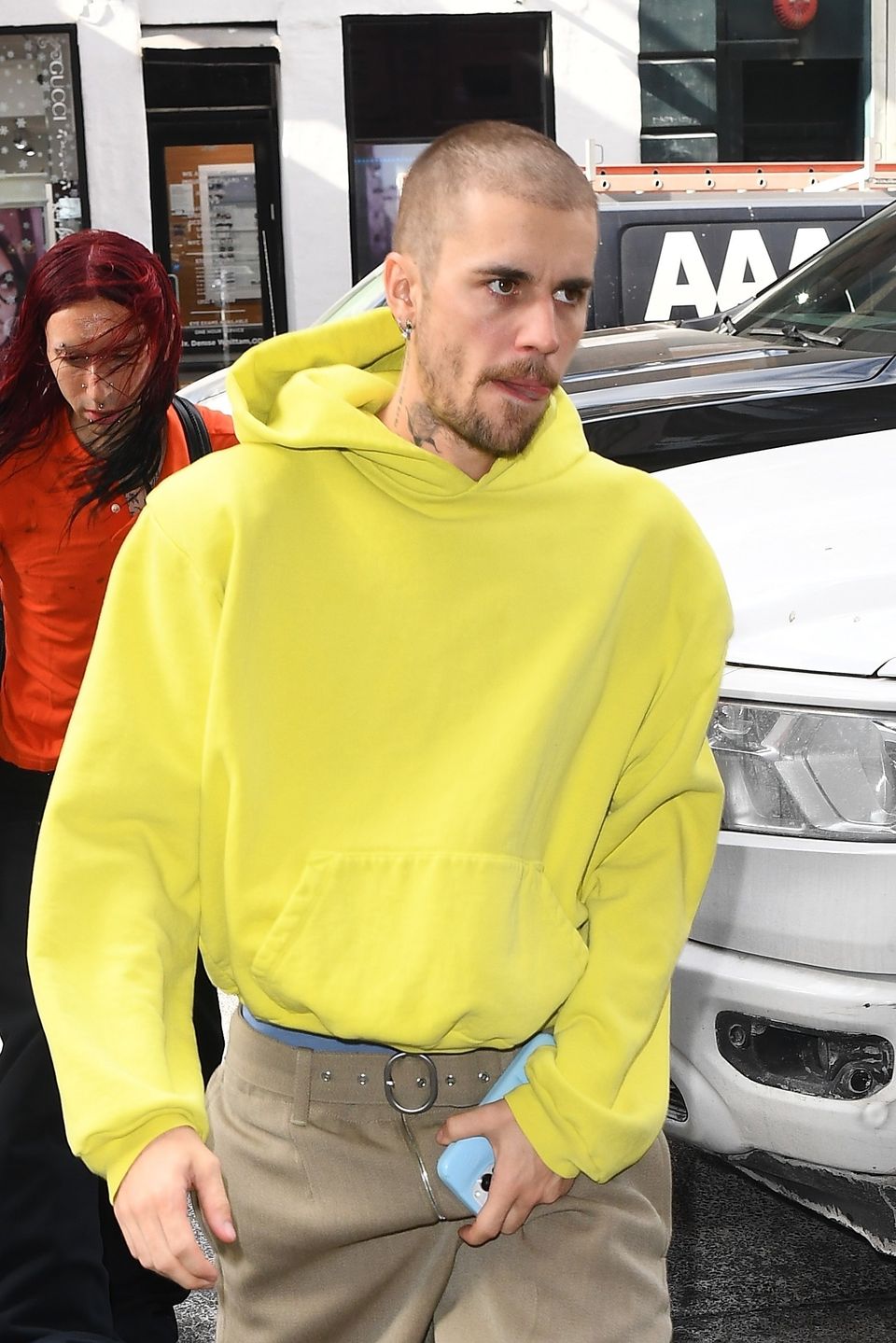 Justin Bieber steps out in New York in a bold neon hoodie
JosiahW / BACKGRID / Backgrid USA / Forum
Justin Bieber, New York, Casual Style, Neon Hoodie, Street Style, Celebrity Sighting, Neon Yellow Oversized Hoodie, Front Pocket, Wide-Leg Beige Trousers, Light Blue Belt, Silver Ring Buckle, Brown Fuzzy Slippers, Small Earrings, Light Blue Smartphone