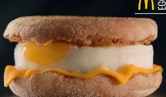 McDonald's reklamuje serwowanie McMuffina z jajkiem przez cały dzień (wideo)