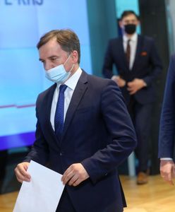 Kontrola szczepień w firmach. Jak zagłosuje partia Ziobry?