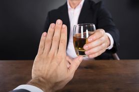 Alkohol a odchudzanie i dieta - ile kalorii ma alkohol, wpływ alkoholu na zdrowie i wagę, właściwości czerwonego wina