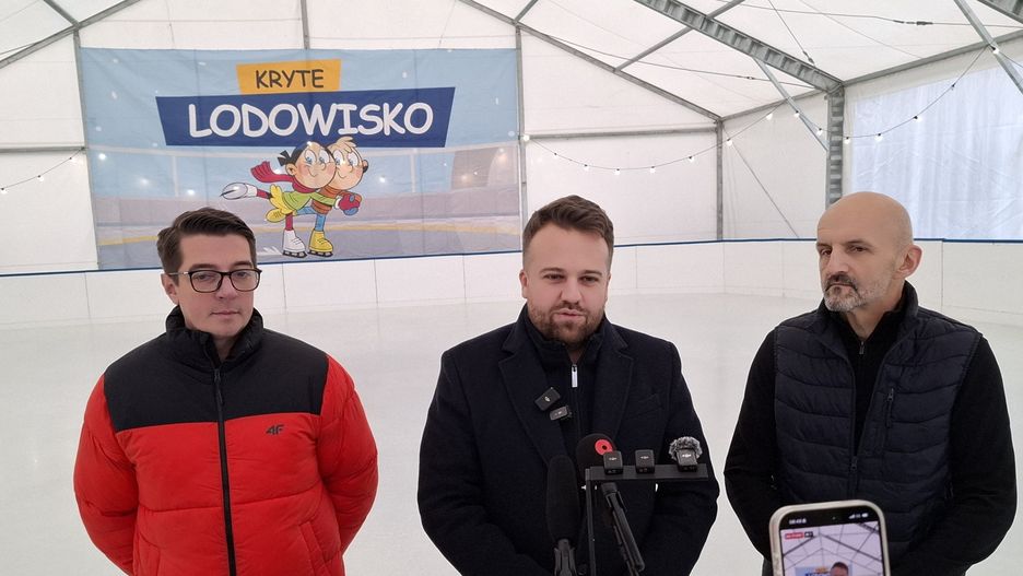 Kryte lodowisko w Starachowicach czynne będzie od 29 listopada do końca lutego 2026 roku.