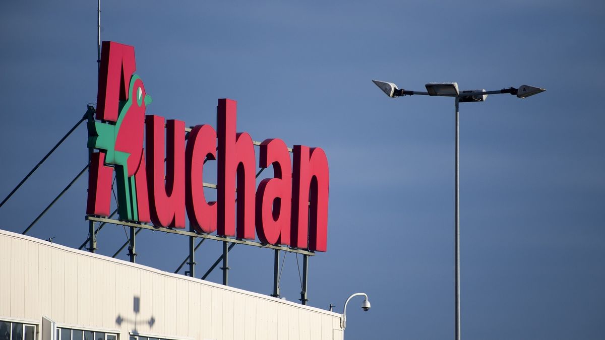 Centra handlowe Auchan dostaną 12 kolejnych ładowarek dla aut elektrycznych.